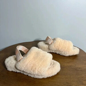 UGG‎ Fluff Yeah slippers in ladies size 6